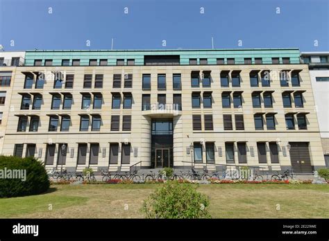 Gebäude Allianz Deutschland Hi Res Stock Photography And Images Alamy