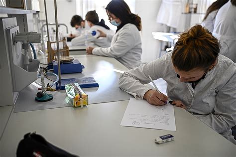 Kemijski Laboratorij Prirodoslovna I Grafička škola Rijeka