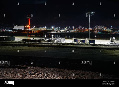 Jfk Airport Night Hi Res Stock Photography And Images Alamy