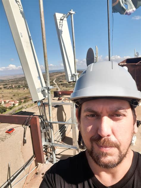 Inteto Connect Delivers Cellphone Reception To World S Deepest Mine