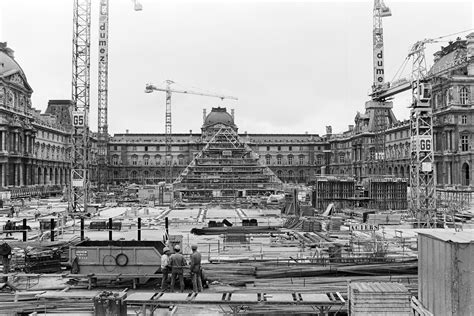 Pourquoi la pyramide du Louvre qui fête ses 30 ans a t elle fait