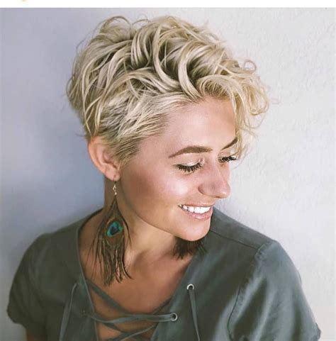 17 Pixie Haircuts For Wavy Hair Short Hairstyle Trends Short Locks Hub