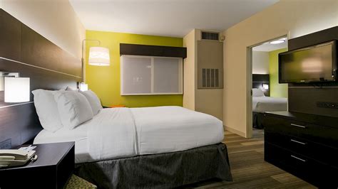 Everett Hotel Rooms - Holiday Inn Express & Suites Everett