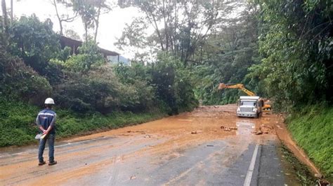 Fuertes Lluvias Generaron Deslizamiento En La Vía Medellín Bogotá