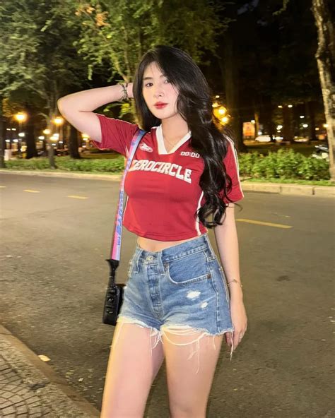 365 ảnh Quỳnh Alee bikini tự tin khoe body đẹp cuốn hút