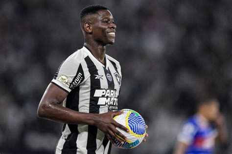 Luiz Henrique Do Botafogo Foi Eleito O Melhor Jogador Do Brasileir O