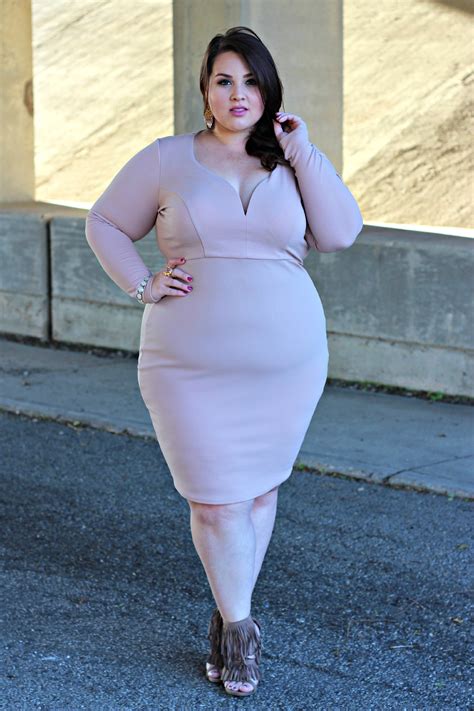 Толстые женщины в платьях - 86 фото