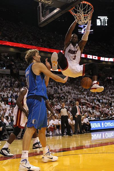 图文 Nba总决赛 小牛胜热火 韦德大力扣篮 搜狐体育