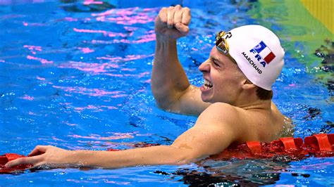 Mondiaux de natation record du monde pour le Français Léon Marchand