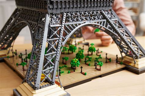 LEGO Eiffelturm (10307): Höchstes LEGO Set aller Zeiten