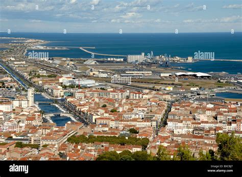 Vue A Rienne Ou Vue Panoramique Sur S Te Et Le Canal Royal Depuis Le