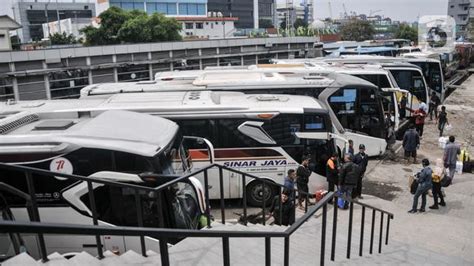 Puncak Arus Balik Mudik Lebaran Juta Orang Gunakan Angkutan Umum