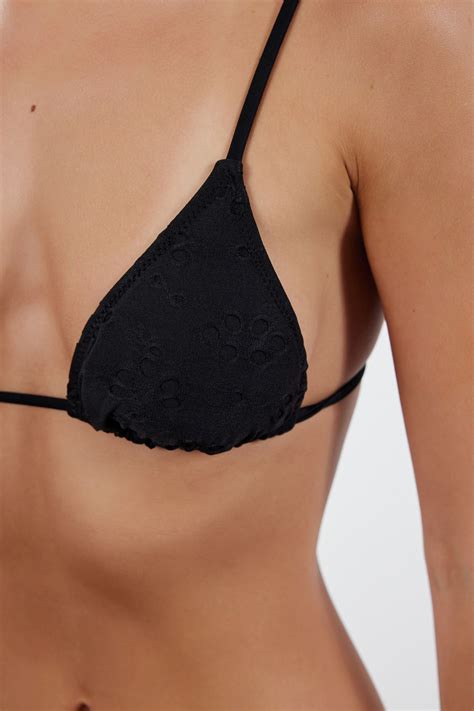 Trendyolmilla Siyah Üçgen Bağlamalı Dokulu Regular Bikini Takımı TBESS24BT00082 Fiyatı