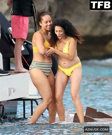Alicia Keys Sexy Seen Flaunting Her Hot Tits In A Bikini Top At The Beach In Formentera Aznude