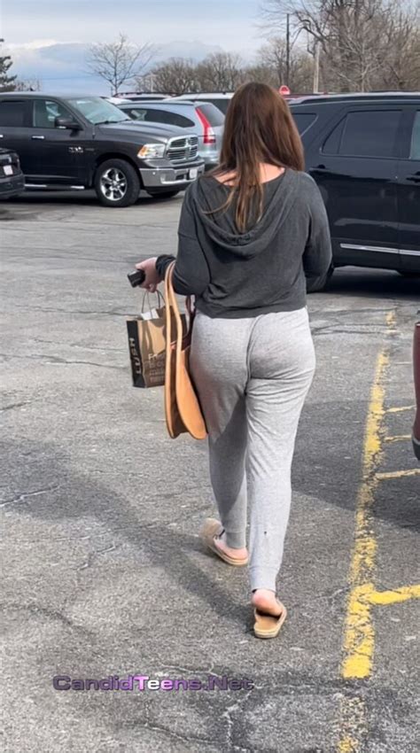 Sexy Ass Teen On Phone Call Creepshots Candid Teens