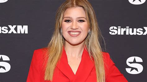 Kelly Clarkson Wows In Red Jumpsuit While Maren Morris Slips On