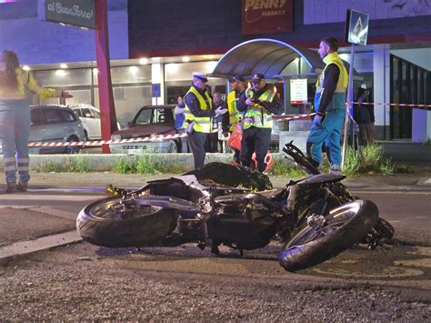 Incidente Muore In Moto A Anni Nello Scontro Con Unauto