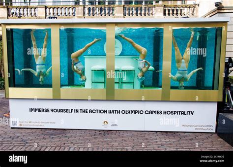 London Uk 17th Apr 2024 Synchronised Swimmers Perform In Covent Garden Piazza Marking 100