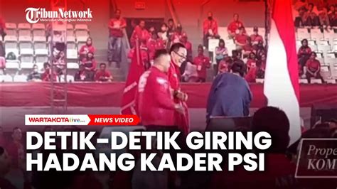 Detik Detik Giring Hadang Kader Yang Hendak Pakaikan Jaket Psi Ke