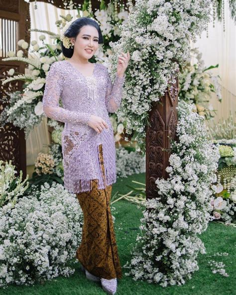 Kebaya Klasik Modern Warna Ungu Pesonanya Tiada Banding