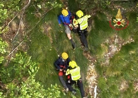 Escursionisti Lombardi Bloccati Sul Pendio Nel Vco Salvati Dall