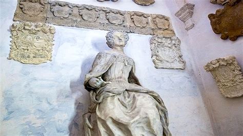 La statua di Elena Lucrezia Cornaro Piscopia verrà restaurata la