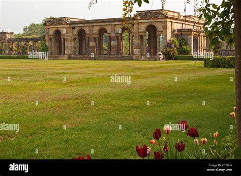 Hever castle loggia gardens hi-res stock photography and images - Alamy