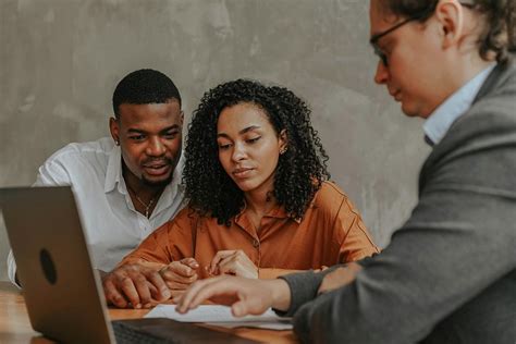 13 Non Verbal Signs A Coworker Likes You But Is Hiding It Learning Mind