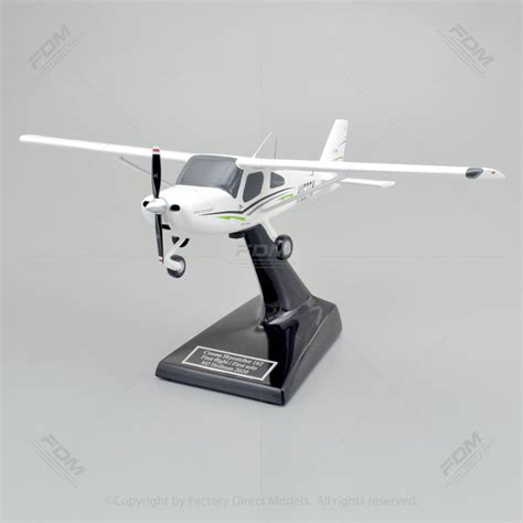 Cessna 162 Skycatcher Model Airplane Factory Direct Models