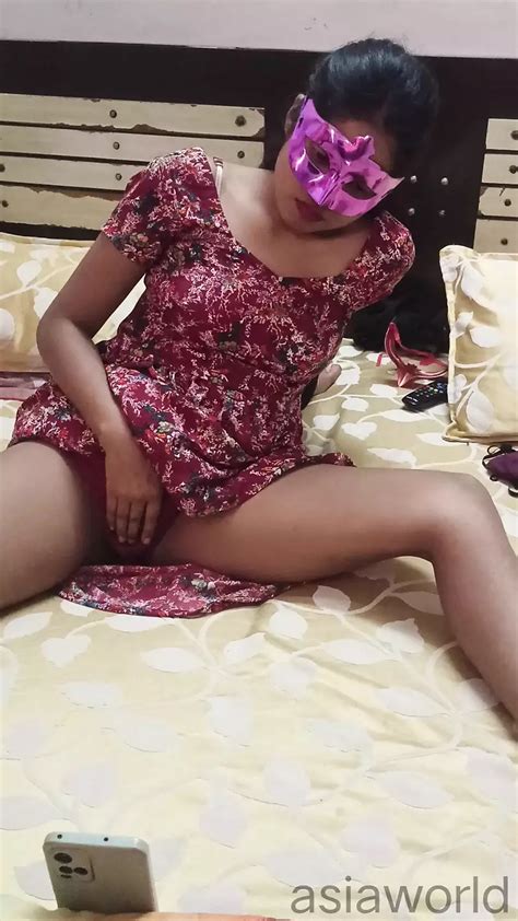 Hot Bhabi Showing Boobs And Pussy Mast Gaand Dekhayi Bhabi Ne Xhamster