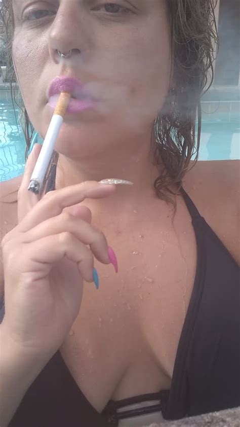 Pheonix Smokes Newport In Bikini