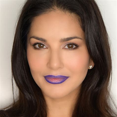 Buy Star Struck By Sunny Leone Long Wear Lip Liner Sapphire Gm