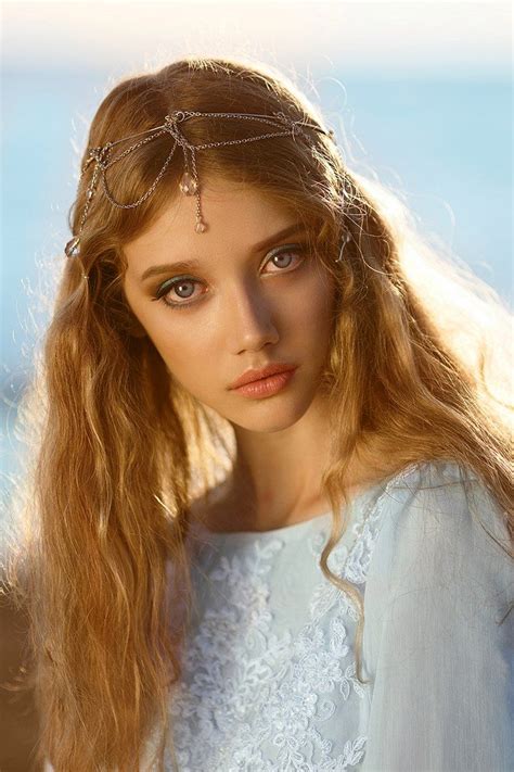 Пин от пользователя Richard Phillips на доске blonde hair drawing Женщина Фотограф Девочка