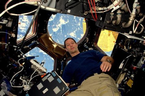 Dans la peau de l astronaute Thomas Pesquet à bord de la station spatiale