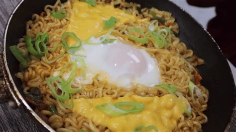 9 New Ways To Enjoy Ramyun Ramen Ramyeon Aaron And Claires Korea