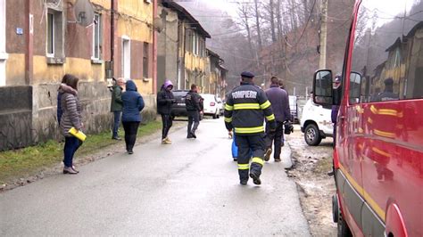 Primele Familii Evacuate N Hunedoara Dup Cutremurele Din Gorj