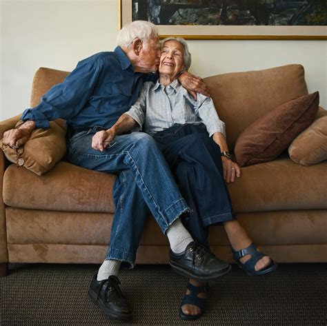 The 100 Year Old Couple Still Married Still Going Strong Parejas De Ancianos Pareja