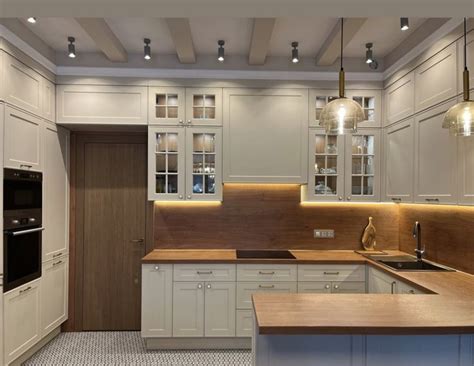 Белая кухня и дерево | Classic kitchens, Kitchen, Kitchen cabinets