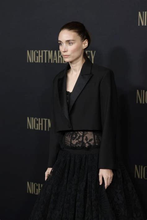 ROONEY MARA at Nightmare Alley Premiere in New York 12/01/2021 – HawtCelebs