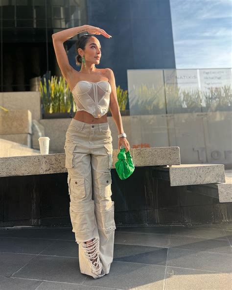 “Tremendas pompas”, le dicen a Manelyk González por fotos en bikini