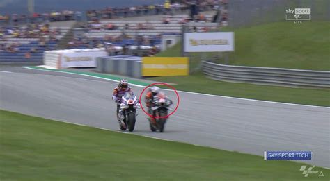 Motogp Aleix Espargaro Intimidisce Zarco Durante La Fp Rischio Di