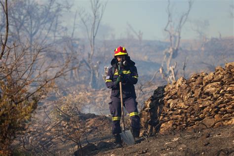 Grecia Incendi In Tutto Il Paese Dichiarato Lo Stato Massima Allerta