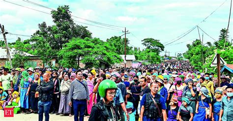 Manipur Protesters Manipur Protesters Try To Breach Army Barricade