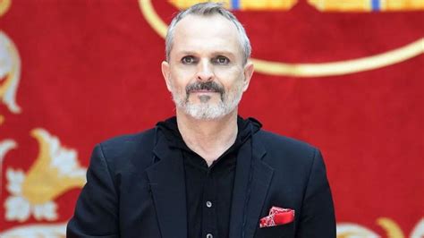 Tras años de haberse retirado del escenario Miguel Bosé regresa a la