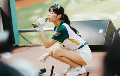 Обои girl brunette asian cute на телефон и рабочий стол раздел девушки разрешение 2159x1440