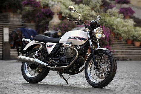 MOTO GUZZI V7 Classic (2010-2011) Specs, Performance & Photos ...