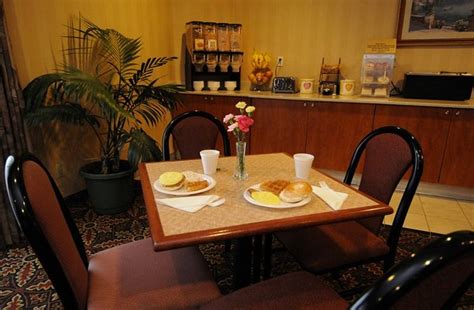 COUNTRY INN - ONTARIO - Prices & Hotel Reviews (CA)