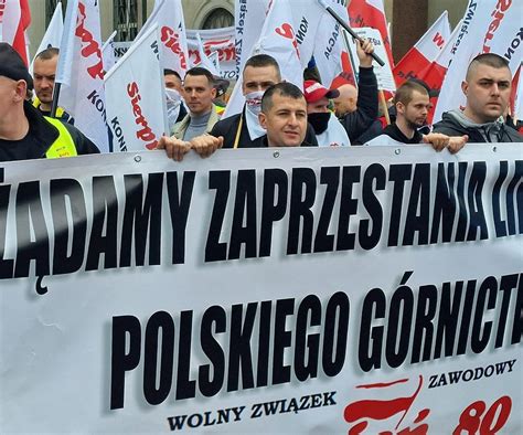 Setki G Rnik W Protestuj W Warszawie Przeciwko Unijnej Dyrektywie