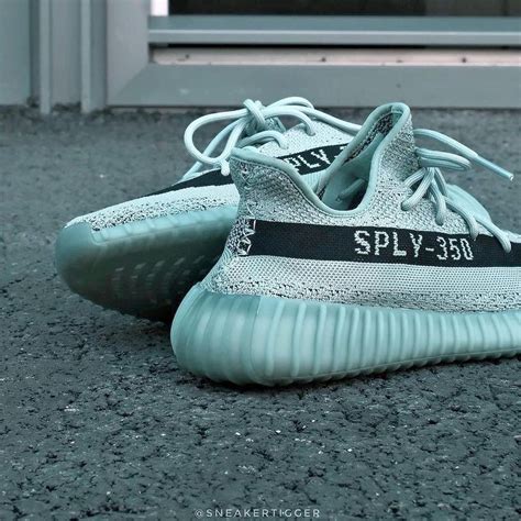 Primer Vistazo A Las Yeezy Boost V Jade Ash Zapas News