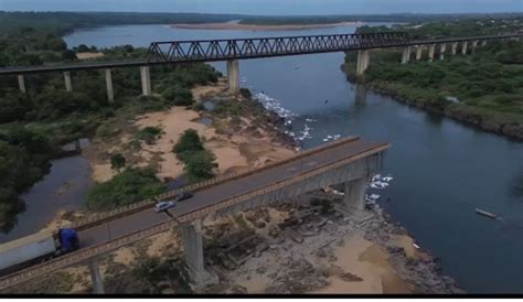 Dez Ve Culos Ca Ram No Rio Desabamento Da Ponte De Estreito E